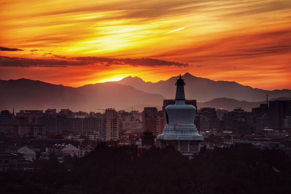 暮色白塔--中国医科大学航空总医院---陶蕾.jpg